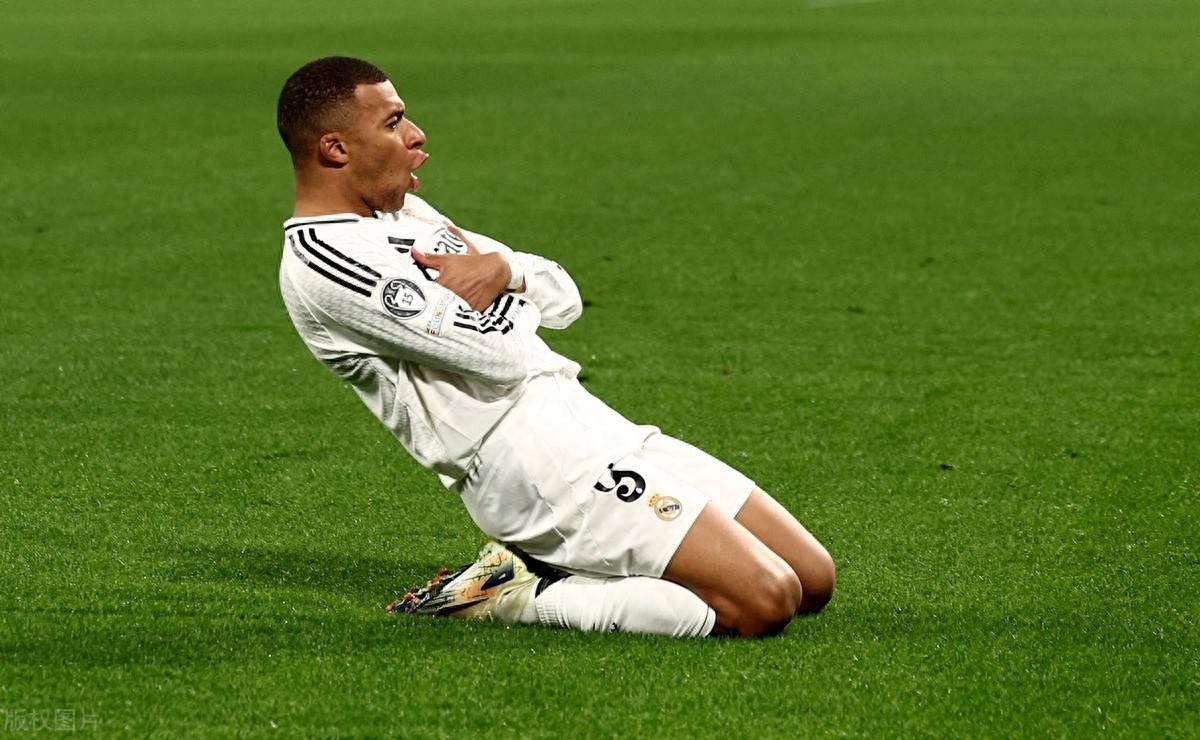 犹他爵士逆转击败篮网，豪取两连胜，马尔卡宁和乔治表现突出，篮网失误和外线投射不佳。