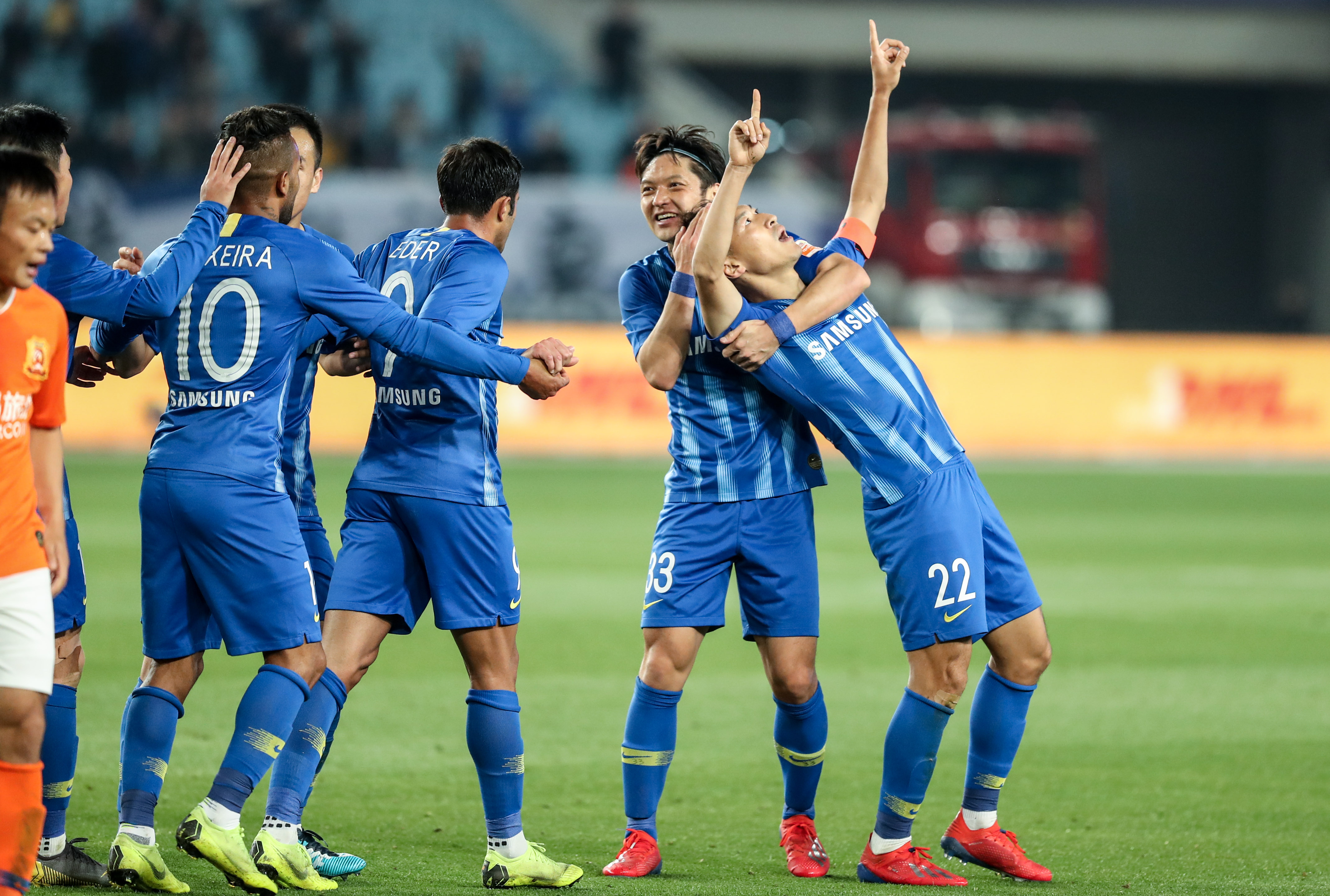 [中超]吴曦破门又造点 申花绝平英博