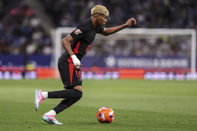 Shams：独行侠中锋莱夫利将接受手术，赛季报销