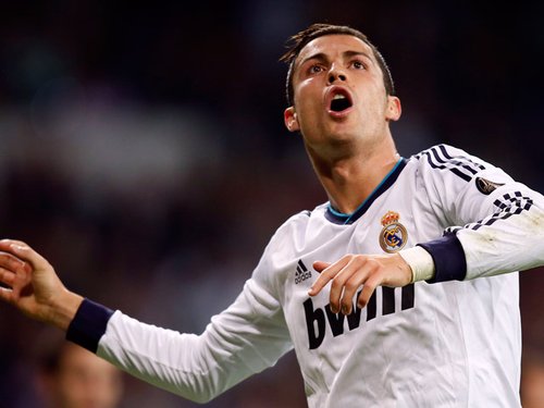 亚精英赛半场：陈威屡献神扑力保城池，海港0-0柔佛新山